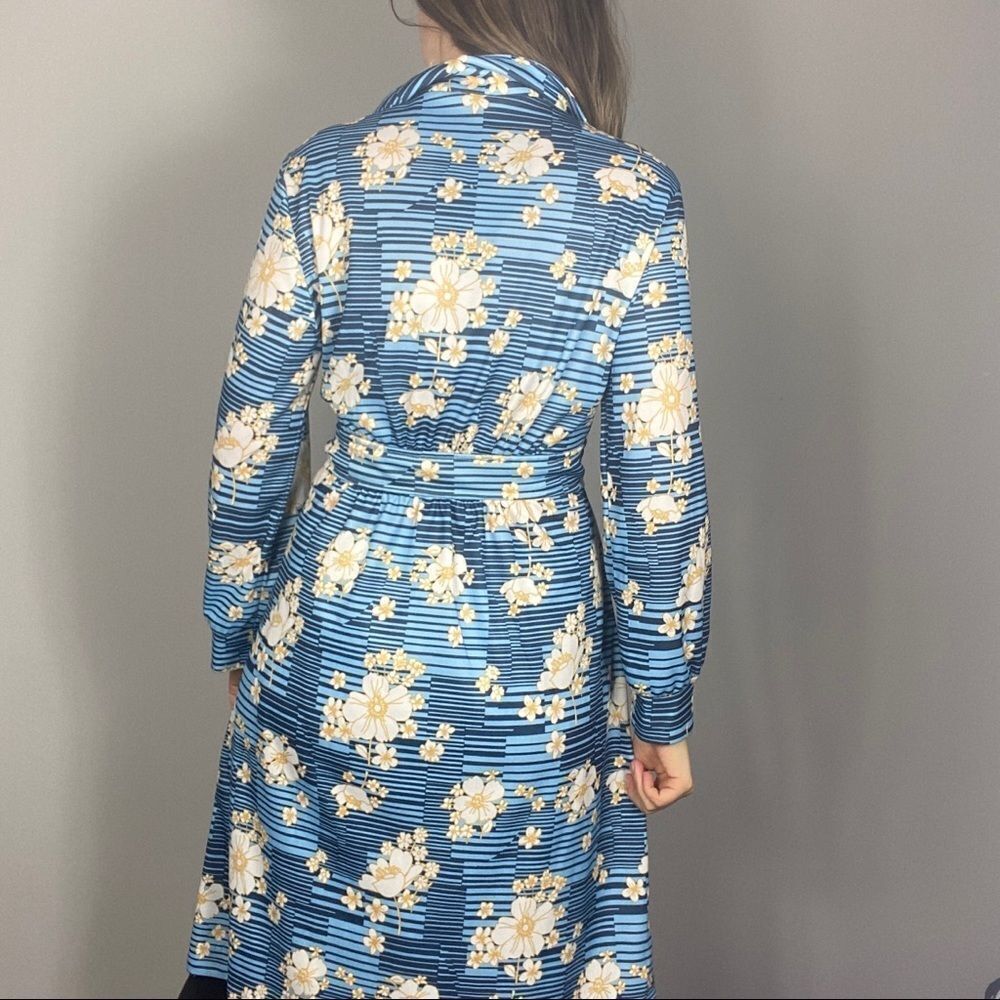 Vintage Floral Button Down Shirt Dress. 70s Dagger Collar. Vacation Chic - Picture 4 of 13